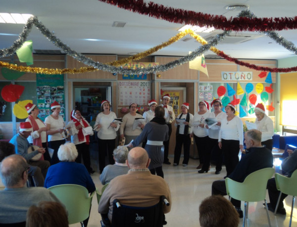 Las personas atendidas por Fundación Diagrama celebran la Navidad con numerosas actividades especiales. Centro de día 'San Juan de Ávila' de Almodóvar del Campo (Ciudad Real). Fundación Diagrama 2017.