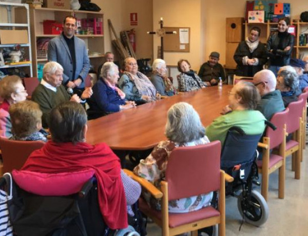 Las personas atendidas en la residencia ‘Nuevo Azahar’ de Archena (Murcia) reciben la visita de la alcaldesa y miembros del consistorio. Fundación Diagrama. Murcia 2018. 