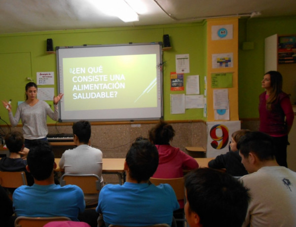 Los menores del centro de acogida ‘Campanar’ de Valencia participan en una charla sobre nutrición para mejorar sus hábitos de alimentación