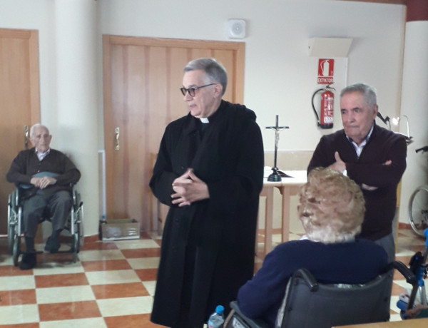 El obispo de Segovia, César Franco, visita a las personas atendidas en la residencia ‘Virgen de Veladíez’. Fundación Diagrama. Castilla y León 2019. 