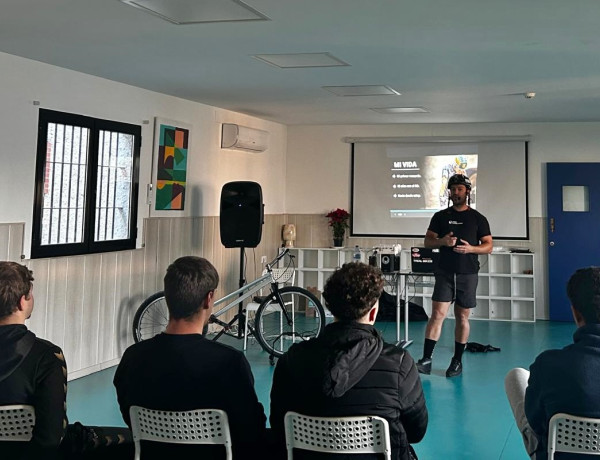 Pablo Adame, durante la charla con jóvenes de Odiel