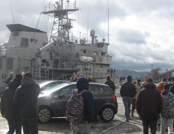 Menores de 'El Acebo' visitan el patrullero 'Serviola' de la Armada Española. Fundación Diagrama. 