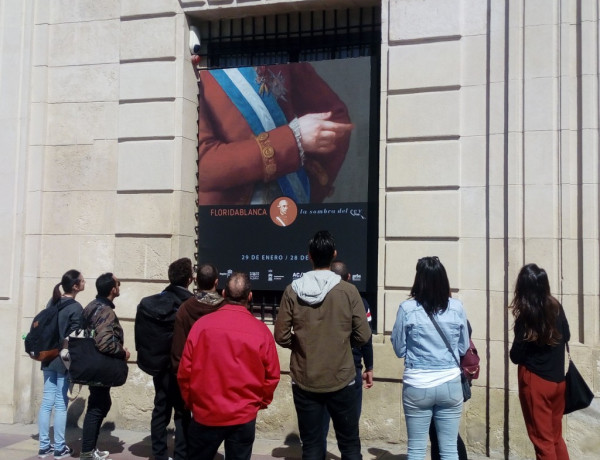 Las personas atendidas en el centro de día ‘Heliotropos’ visitan una exposición sobre el conde de Floridablanca. Fundación Diagrama. Murcia 2019.