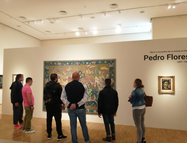 Las personas atendidas en el centro ‘Heliotropos’ de Murcia descubren la obra más representativa del pintor murciano Pedro Flores
