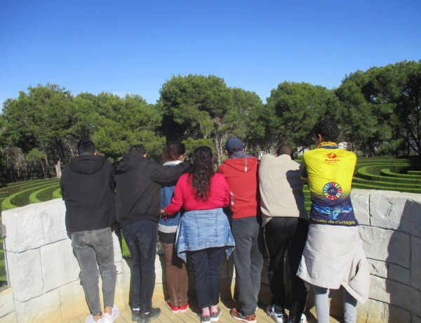 Las personas atendidas en el centro sociosanitario ‘Cristo de los Mineros’ de La Unión (Murcia) visitan el laberinto vegetal más grande de España. Fundación Diagrama. Murcia 2019. 