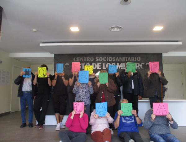 Las personas atendidas en el centro sociosanitario ‘Cristo de los Mineros’ de La Unión (Murcia) realizan una actividad informativa y artística sobre el Coronavirus. Fundación Diagrama. Murcia 2020. 