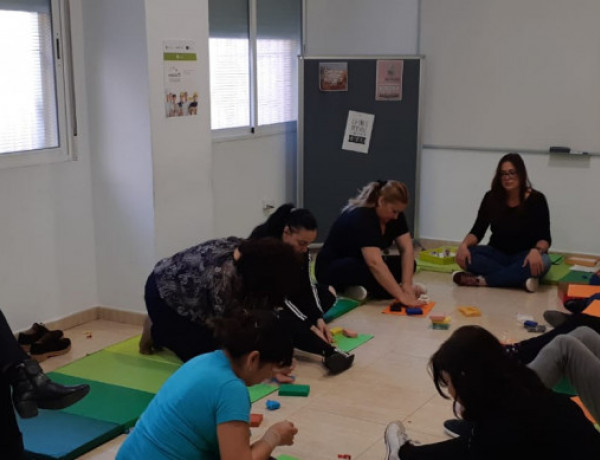 Las personas atendidas en el Programa ‘Impulso’ de Murcia llevan a cabo un taller de habilidades sociales. Fundación Diagrama 2019. 