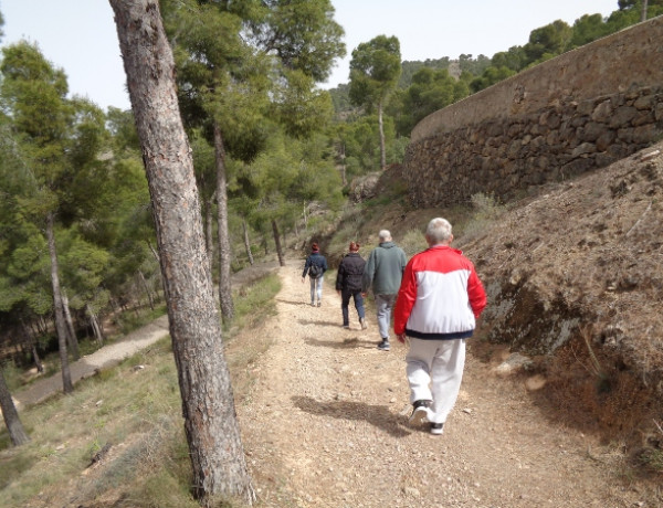 Las personas atendidas en la Residencia ‘Altavida’ de Abanilla recorren algunos de los enclaves naturales más representativos de la Región de Murcia