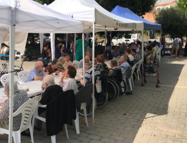 Las personas atendidas en la residencia ‘Nuevo Azahar’ de Archena (Murcia) disfrutan de una nueva edición de las fiestas patronales de La Algaida. Fundación Diagrama 2019. 