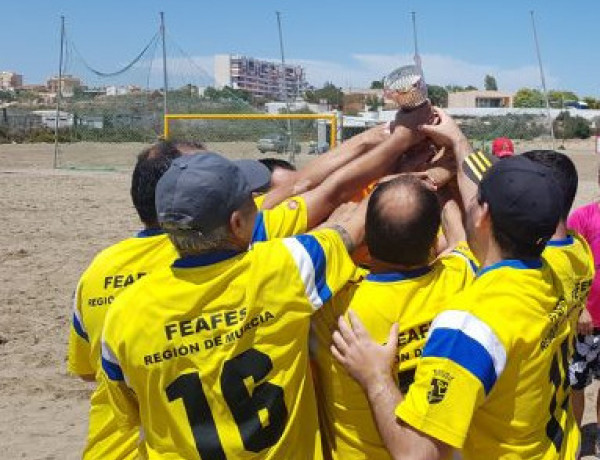 Las personas atendidas en la residencia ‘Nuevo Azahar’ de Archena participan en un torneo de fútbol playa de carácter social. Fundación Diagrama. Murcia 2019. 