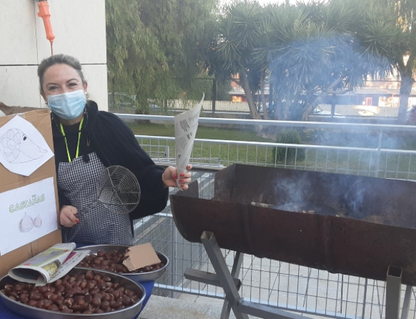 Las personas atendidas en la residencia sociosanitaria ‘Nuevo Azahar’ de Archena celebran una nueva edición de la castañada