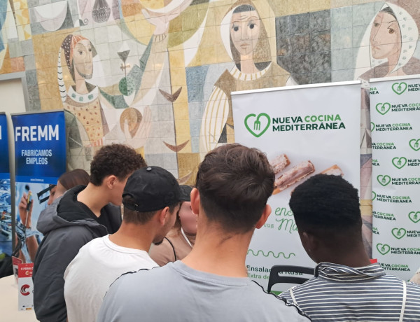 Personas en X Feria Empleo 'Talento Joven' Murcia