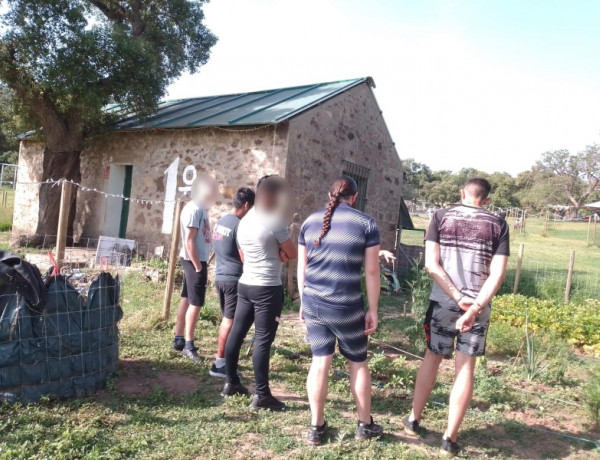 Las personas jóvenes atendidas en el centro de día ‘Campo de Gibraltar’ de Cádiz se forman en el ámbito profesional de la agricultura. Fundación Diagrama. Andalucía 2022