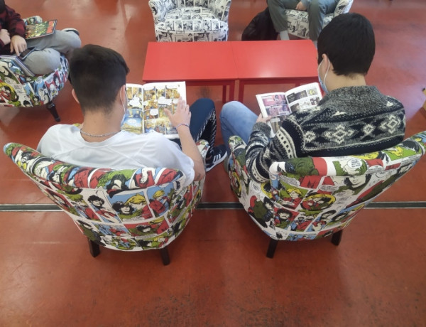 Las personas jóvenes atendidas en el centro ‘Las Moreras’ de Murcia visitan la Biblioteca Regional de Murcia. Fundación Diagrama 2022