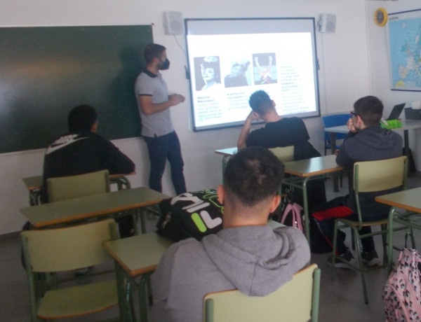 Las personas jóvenes atendidas en el centro ‘Montefíz’ de Ourense participan en una charla sobre educación deportiva para la vida. Fundación Diagrama. Galicia 2022.