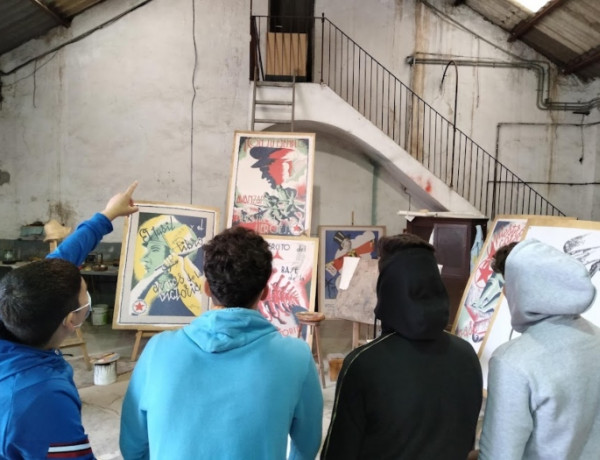 Las personas jóvenes atendidas en el Hogar de Acogida ‘Benalúa’ de Alicante visitan los refugios antiaéreos de la Guerra Civil ubicados en la ciudad