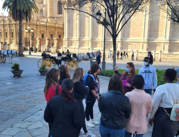 Las personas jóvenes atendidas en el Programa Labora de Sevilla completan con éxito una yincana cultural por la ciudad. Fundación Diagrama. Andalucía 2022.