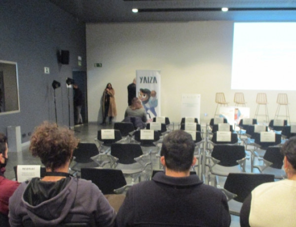 Personas jóvenes atendidas en la residencia ‘Anassim’ acuden a la presentación de la Estrategia Valenciana de Infancia y Adolescencia 2022-2026