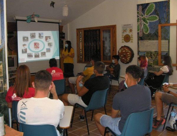 Las personas jóvenes atendidas en la residencia ‘La Villa’ de Villena (Alicante) realizan un curso de voluntariado en vigilancia y prevención de incendios forestales