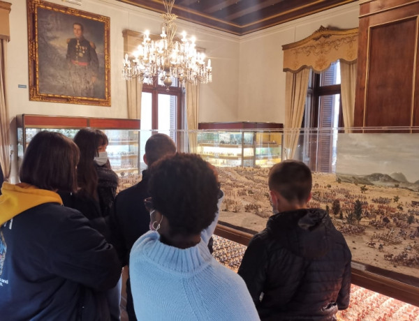Las personas jóvenes atendidas en la Residencia ‘Mas de la Pinaeta’ en Gátova (Valencia) visitan el mayor museo de miniaturas históricas del mundo. Fundación Diagrama. Comunidad Valenciana 2022