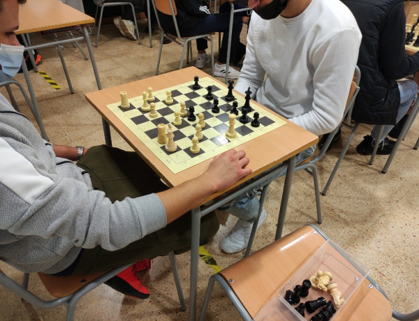 Las personas jóvenes de la residencia ‘Mariano Ribera’ de Burjassot participan en un programa que emplea el ajedrez como herramienta integradora. Fundación Diagrama. Comunidad Valenciana 2022.