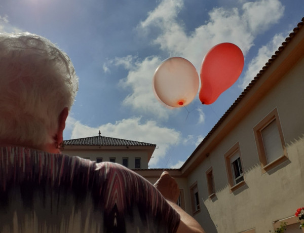 Las personas mayores atendidas en el centro ‘María de la Paz’ de Nerva (Huelva) celebran el inicio de la nueva normalidad. Fundación Diagrama. Andalucía 2020.