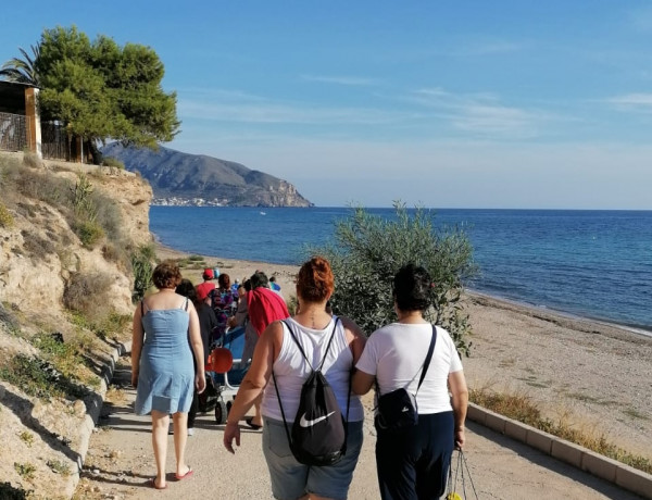 Las personas mayores atendidas en la residencia ‘Altavida’ de Abanilla (Murcia) comparten unas jornadas de ocio y tiempo libre positivo en Isla Plana
