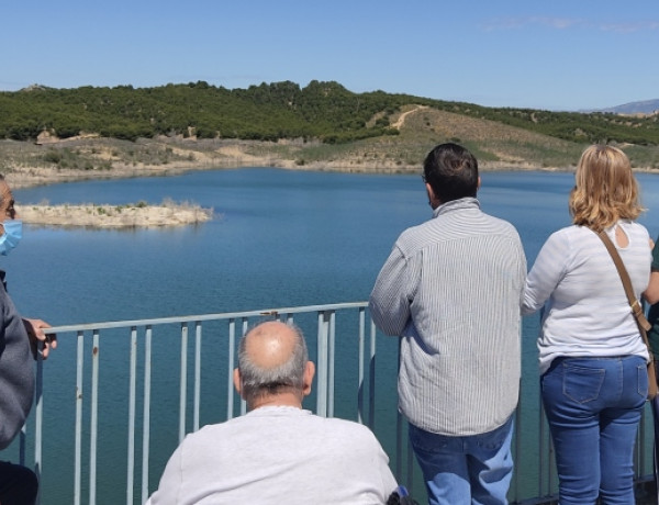 Las personas mayores atendidas en la residencia ‘Altavida’ de Abanilla (Murcia) visitan el municipio de Santomera