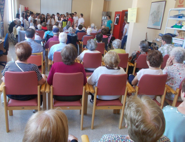 Las personas mayores atendidas en la residencia ‘Nuevo Azahar’ de Archena disfrutan de un concierto del coro de alumnos del IES Dr. Pedro Guillén. Fundación Diagrama. Murcia 2019. 