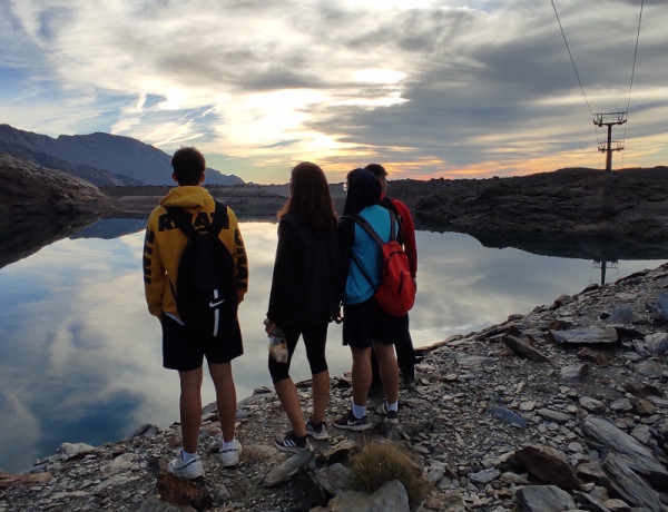 Las personas menores atendidas en el centro ‘San Miguel’ de Granada completan con éxito una ruta senderista por el Parque Nacional de Sierra Nevada