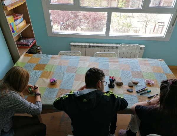 Las personas menores atendidas en los pisos ‘Leza’, ‘Jubera’, ‘Cidacos’ y ‘Alhama’ de Logroño participan en la iniciativa artística Logro-Roc