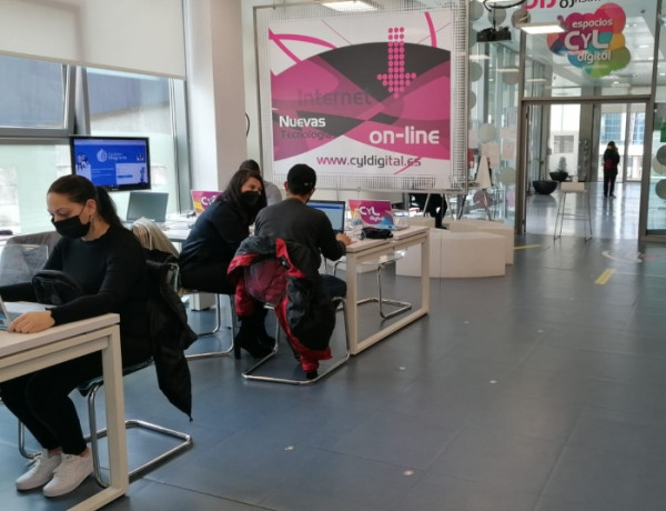 Las personas usuarias del Programa de Inserción Sociolaboral de Fundación Diagrama en Salamanca se forman en tecnologías de la información y la comunicación. Fundación Diagrama. Castilla y León 2022