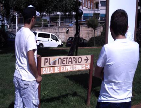 Jóvenes del Centro de Día Cantabria de Santander visitan el Planetario de la Universidad de Cantabria