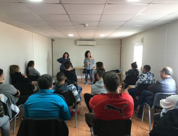 La poeta Noelia Morgana visita a los jóvenes atendidos en el centro ‘Los Alcores’ y el Centro Terapéutico en Drogodependencias de Carmona (Sevilla). Fundación Diagrama. Andalucía 2018.