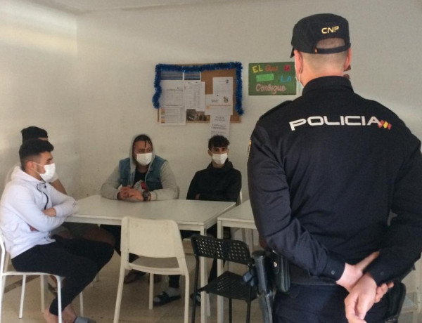 La Policía Nacional imparte unas charlas sobre ciberacoso a los menores atendidos en el Piso Tutelado ‘Diagrama Henares’ de Madrid