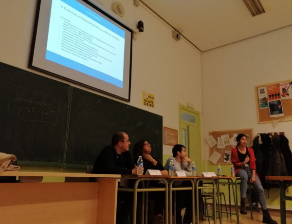 Una profesional de la Red de Atención a Víctimas de Violencia de Género en Cantabria participa en un encuentro con alumnos de Integración Social del IES Santa Clara de Santander. Fundación Diagrama. Cantabria 2020. 