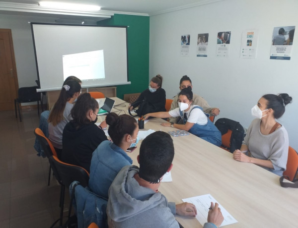Profesionales del centro ‘Montefiz’ de Ourense asisten a un curso de formación en relaciones afectivas y adolescencia. Fundación Diagrama. Galicia 2021.