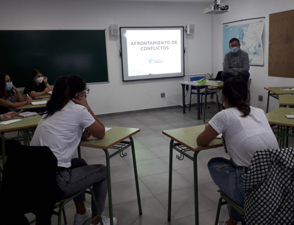 Los profesionales del centro ‘Montefiz’ de Ourense llevan a cabo un curso de formación en afrontamiento de conflictos. Fundación Diagrama. Galicia 2020. 