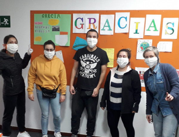 Los profesionales de los centros ‘Monteledo’, ‘Montefiz’ y ‘Montelagre’ de Ourense agradecen la donación de mascarillas de dos emprendedoras de la zona. Fundación Diagrama. Galicia 2020. 