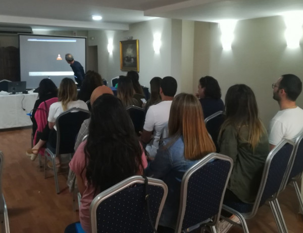Profesionales del centro ‘Ciudad de Melilla’ realizan un curso de formación para prevenir e identificar posibles casos de radicalización. Fundación Diagrama. Melilla 2019. 
