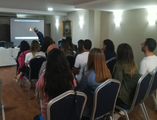 Profesionales del centro ‘Ciudad de Melilla’ realizan un curso de formación para prevenir e identificar posibles casos de radicalización. Fundación Diagrama. Melilla 2019. 