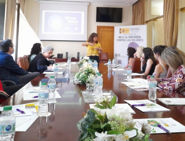 Profesionales de Fundación Diagrama en Alicante participan en una de las jornadas de puertas abiertas de la Administración General del Estado. 