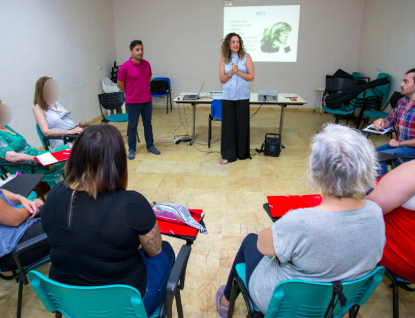 Profesionales de Fundación Diagrama imparten en Huelva un taller para mejorar la vida y la autoestima de mujeres víctimas de violencia de género. Fundación Diagrama. Andalucía 2019.