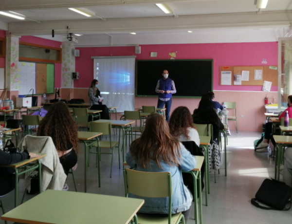Profesionales del hogar de acogida ‘La Atalaya’ de Villena (Alicante) imparten charlas formativas al alumnado de ciclos formativos superiores de integración social. Fundación Diagrama. Comunidad Valencia 2022