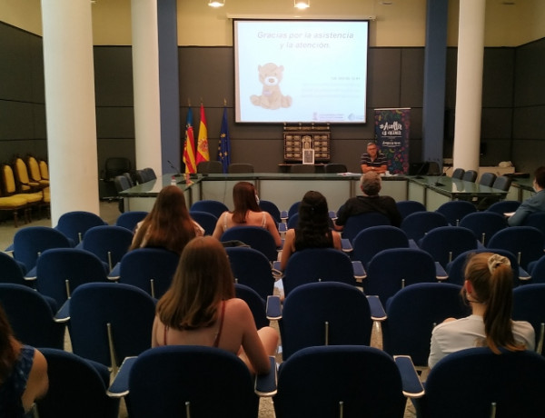 Profesionales del Programa de Fomento del Acogimiento Familiar realizan charlas informativas en varios puntos de Valencia