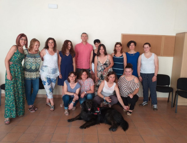 Profesionales del Programa para el Fomento de la Empleabilidad y la no Discriminación en el Empleo de Fundación Diagrama en Valladolid dan una charla sobre Terapia Asistida con Perros en el ámbito sociolaboral. Castilla y León. 2019