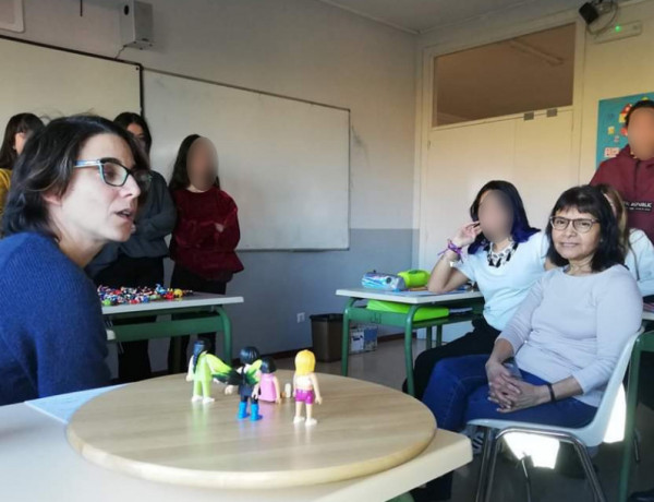 Profesionales del Programa para el Fomento de la Empleabilidad y la no Discriminación en el Empleo en Valladolid imparten una charla para estudiantes sobre la labor de Fundación Diagrama. Castilla y León 2019. 