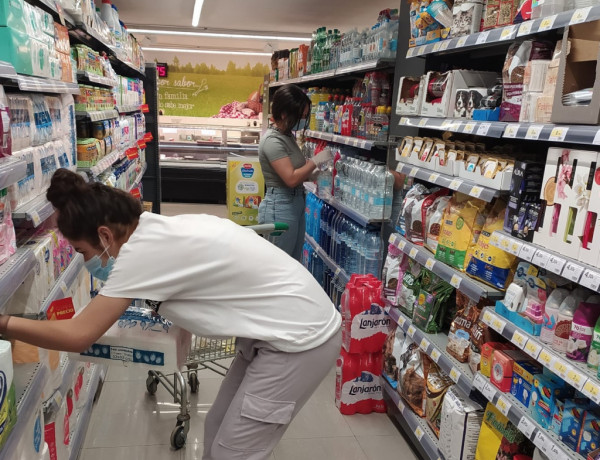 El Programa Labora proporciona formación en el sector del comercio a 15 jóvenes en Almería y Málaga