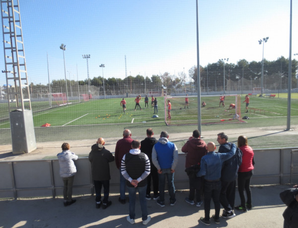 Residentes del Centro para la atención de la enfermedad mental 'Altavida' de Abanilla asisten a un entrenamiento del Real Murcia Club de Fútbol. Fundación Diagrama. Murcia 2020. 