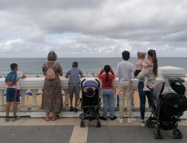 Ocho personas usuarias de la Red de Atención a Víctimas de Violencia de Género en Cantabria visitan Santander en una salida de ocio familiar